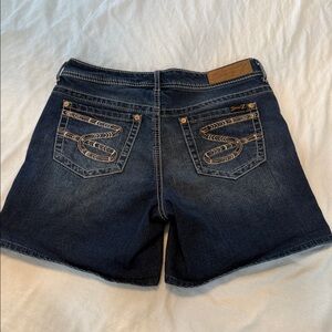 Seven7 brand midtohigh rise blue Denim Shorts womens Size 6 embroidered pockets